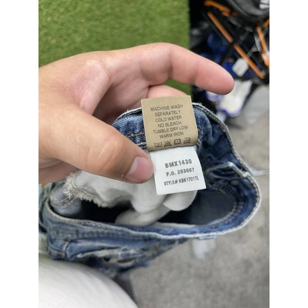 Buckle shop confidence