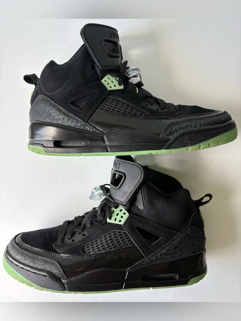 Rare Authentic Nike Air Jordan Son of Mars Low sneakers in the Black/Glow Green