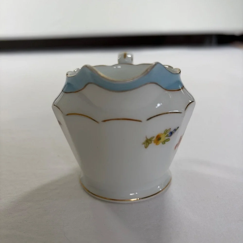 Noritake design footed scalloped