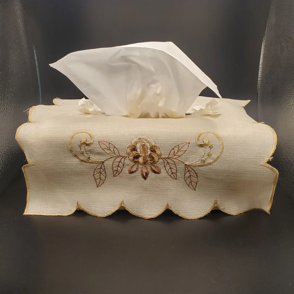 Vintage Embroidered Linen Cloth Floral Tissue Box Cover With‎ Scalloped Edge