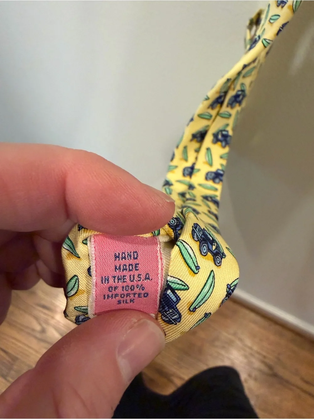 Vineyard Vines silk vineyard