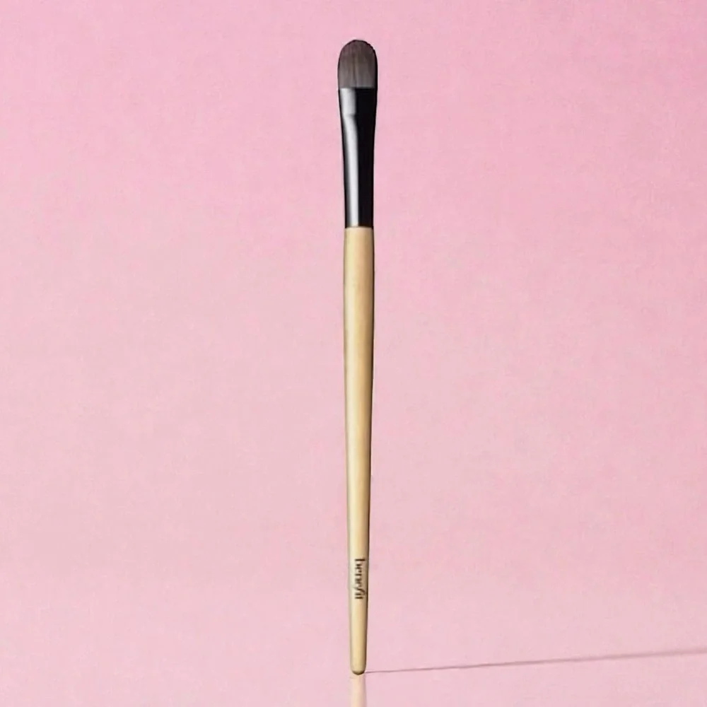 5️⃣ Benefit Concealer Brush Or 5 For 25