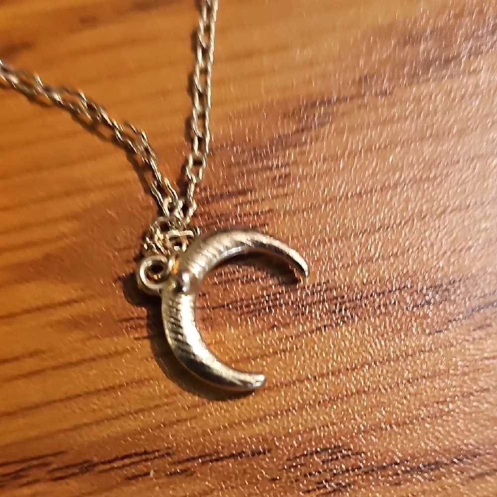 N/A elegant gold