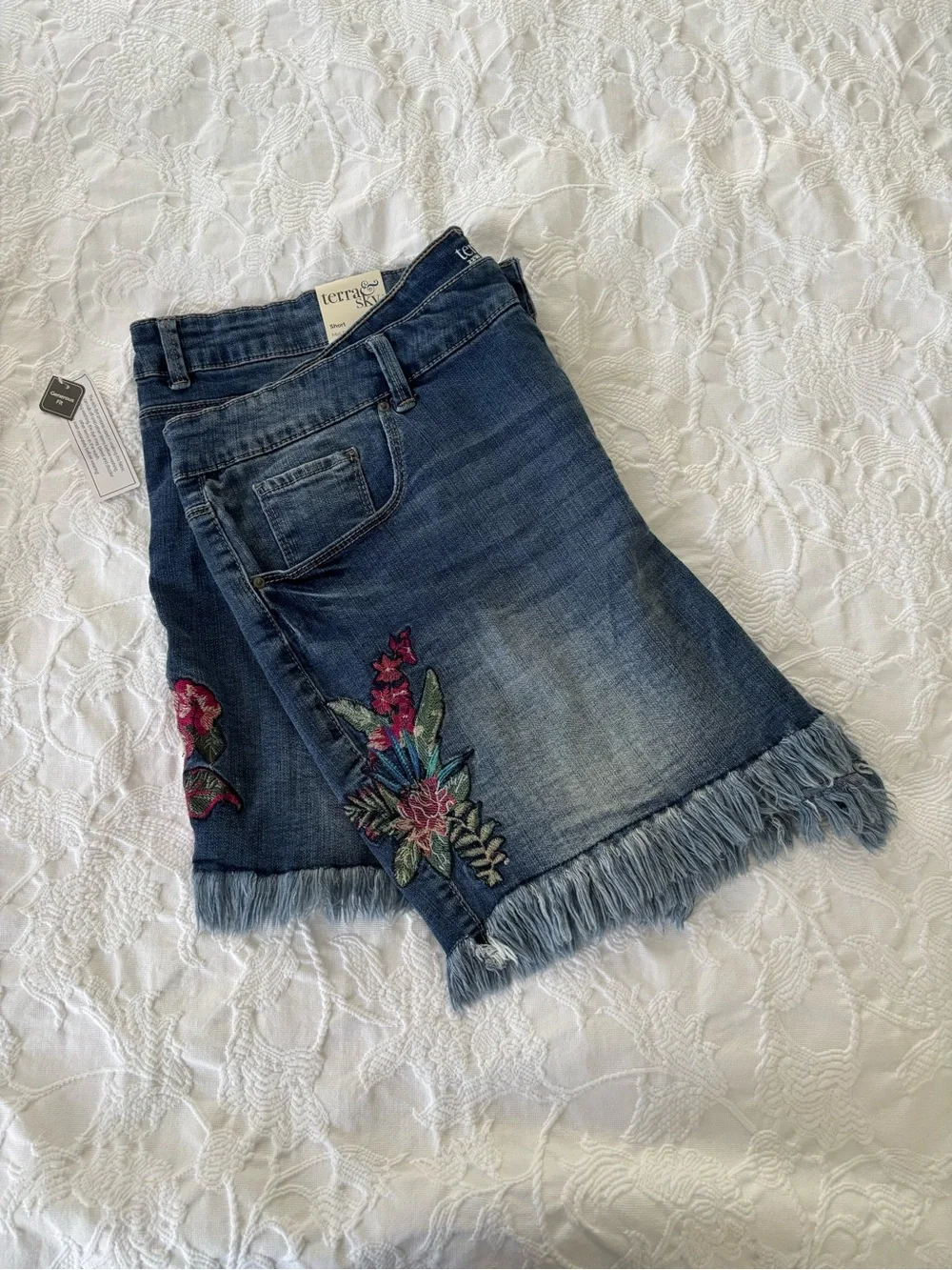 NWT Terra & Sky Boho Denim Frayed Hem Shorts with Floral Embroidery - Plus Size!
