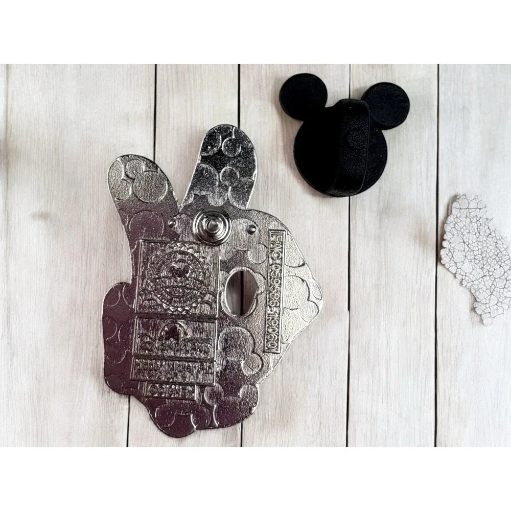 Disney pin minnie