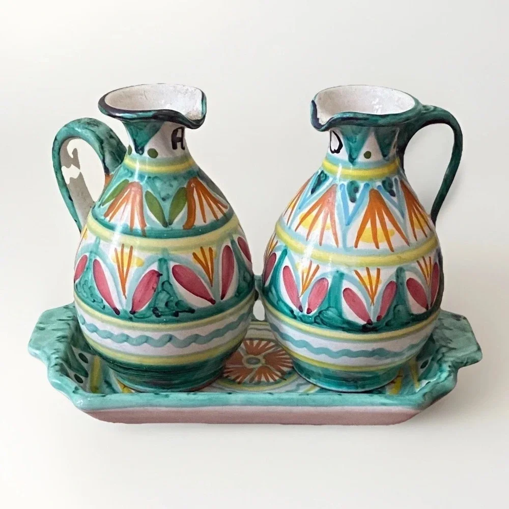 Vintage Italian Ravello Majolica Art Pottery Oil‎ & Vinegar Cruets w/Underplate