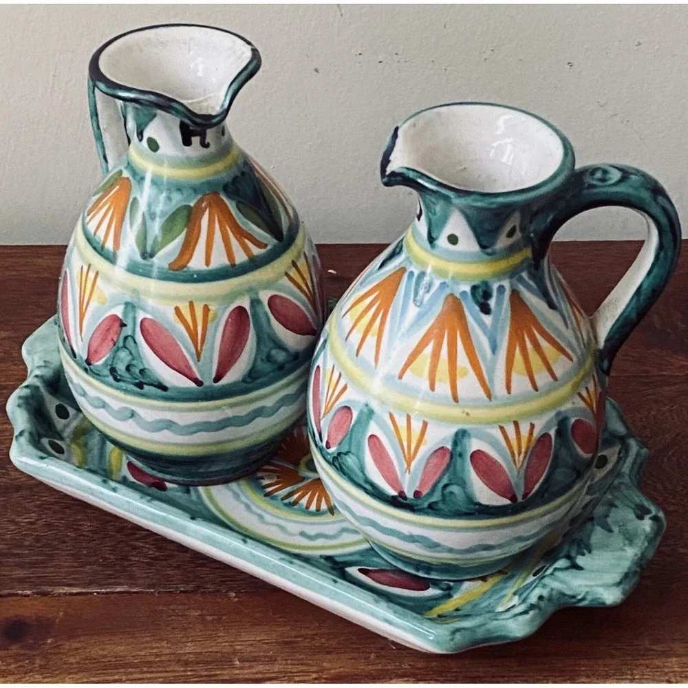 Vintage Italian Ravello Majolica Art Pottery Oil‎ & Vinegar Cruets w/Underplate