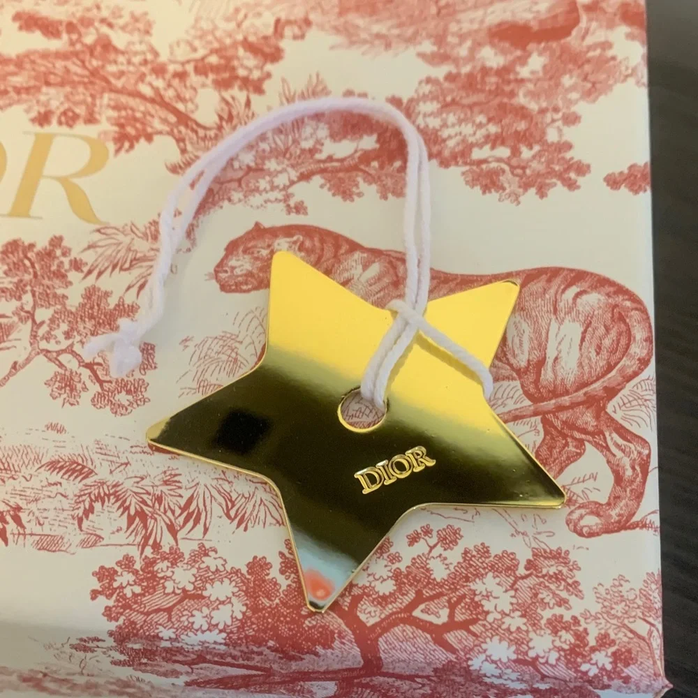 Dior Shiny Gold Star Ornament keychain