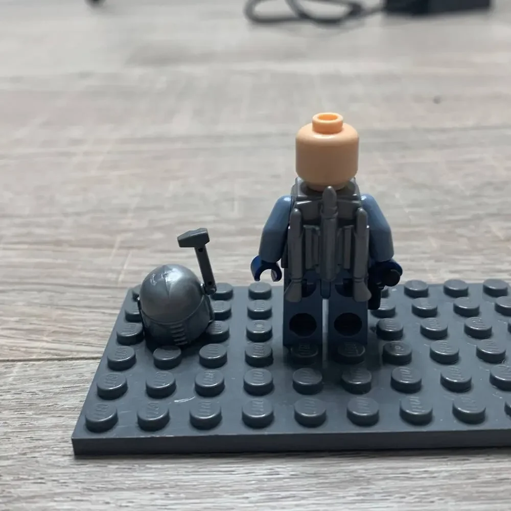 Lego minifigure clone right