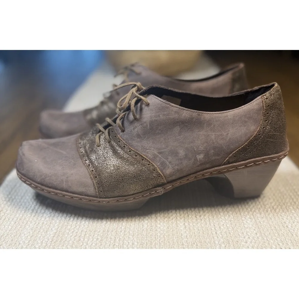 Naot material leather type