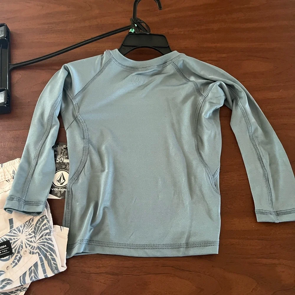Volcom nwt two