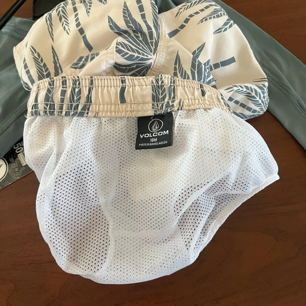 Volcom nwt two