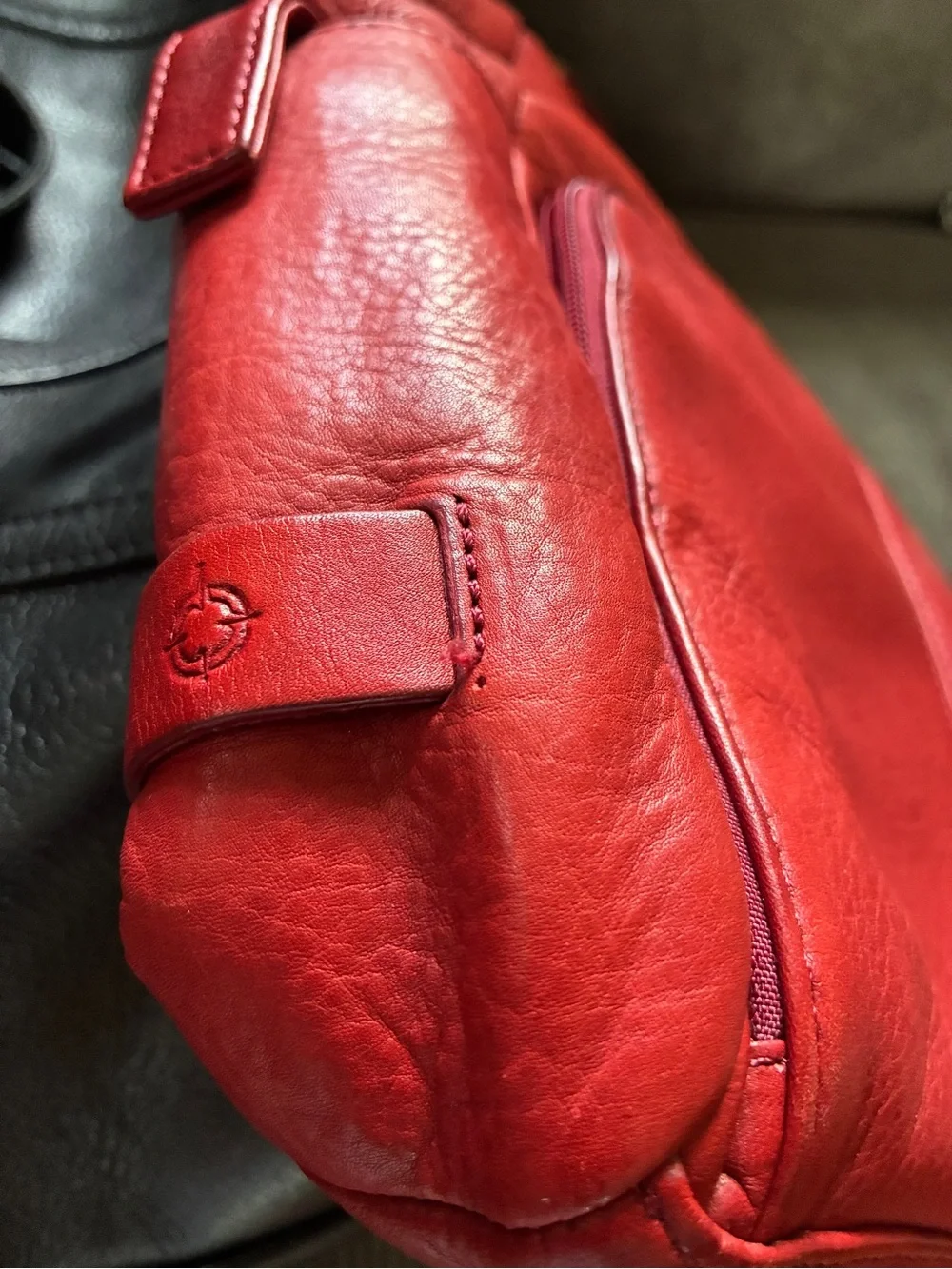 N/A compact red