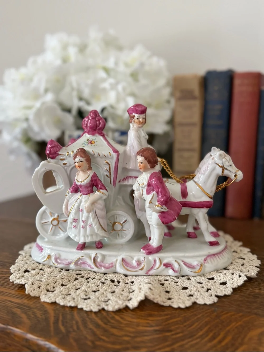 Elegant Pink and White Porcelain Carriage Figurine - Home Party Decor