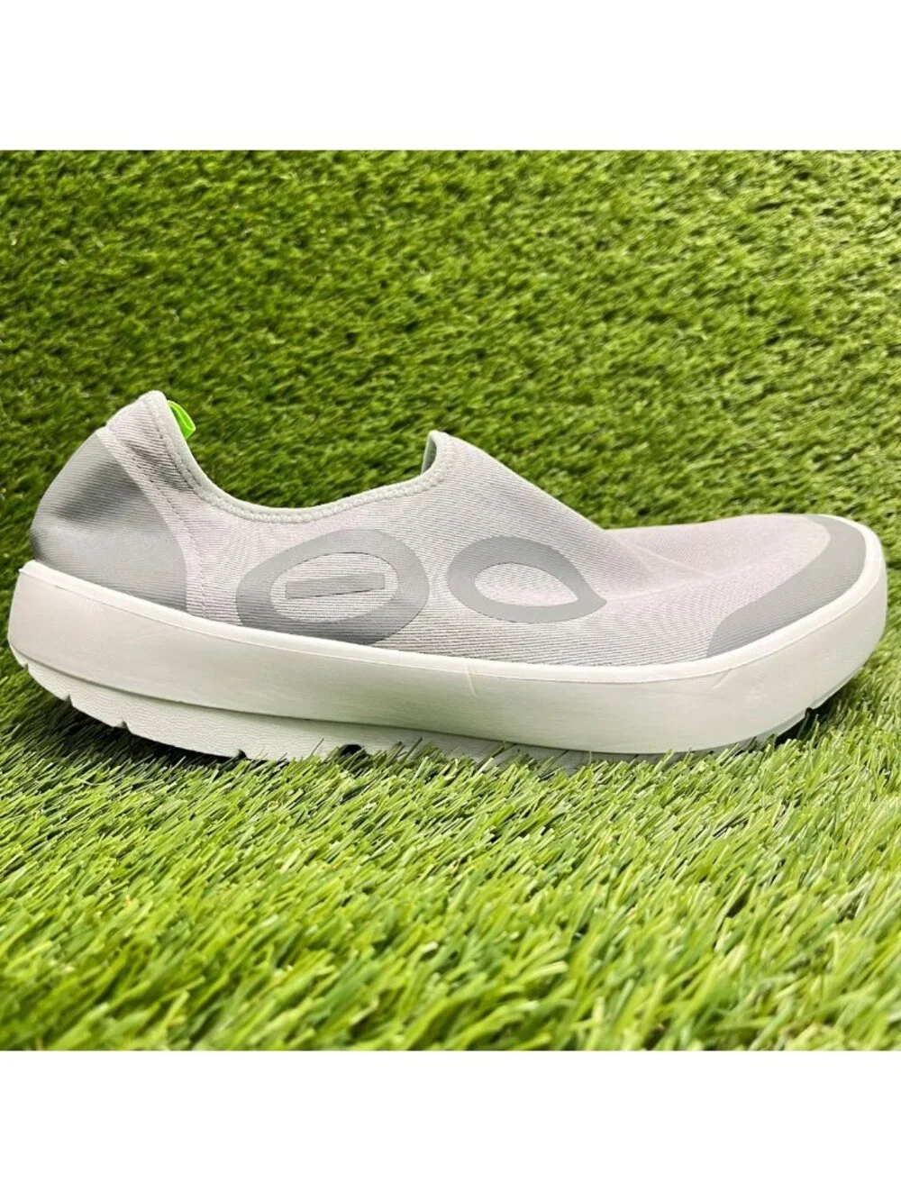 OOFOS OOmg EeZee Low Mens Size 10.5 Gray Casual Walking Slip On Recovery Shoes