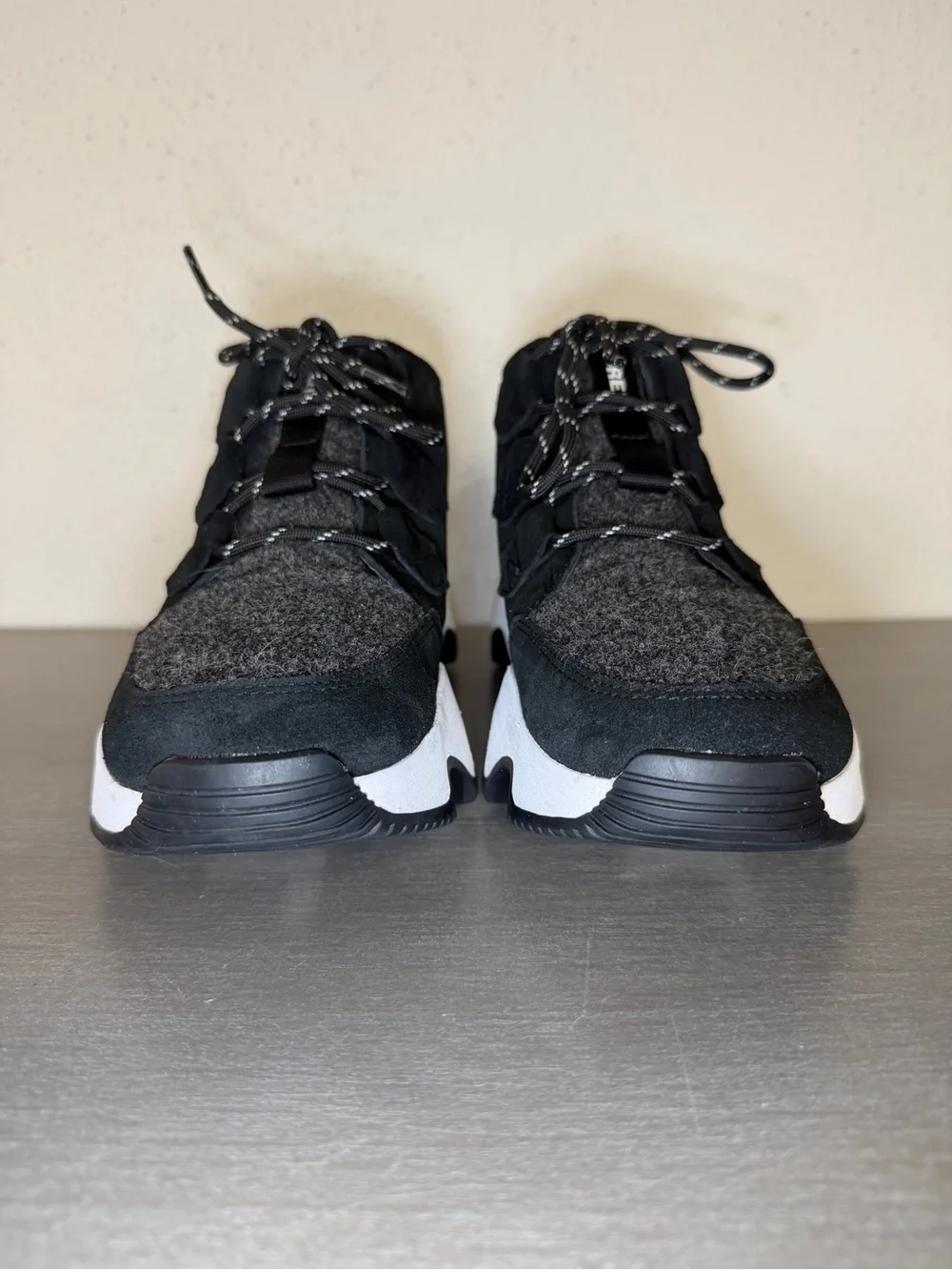 Sorel Kinetic Impact Caribou Women’s Black Sneaker Boots Size 7.5 Casual