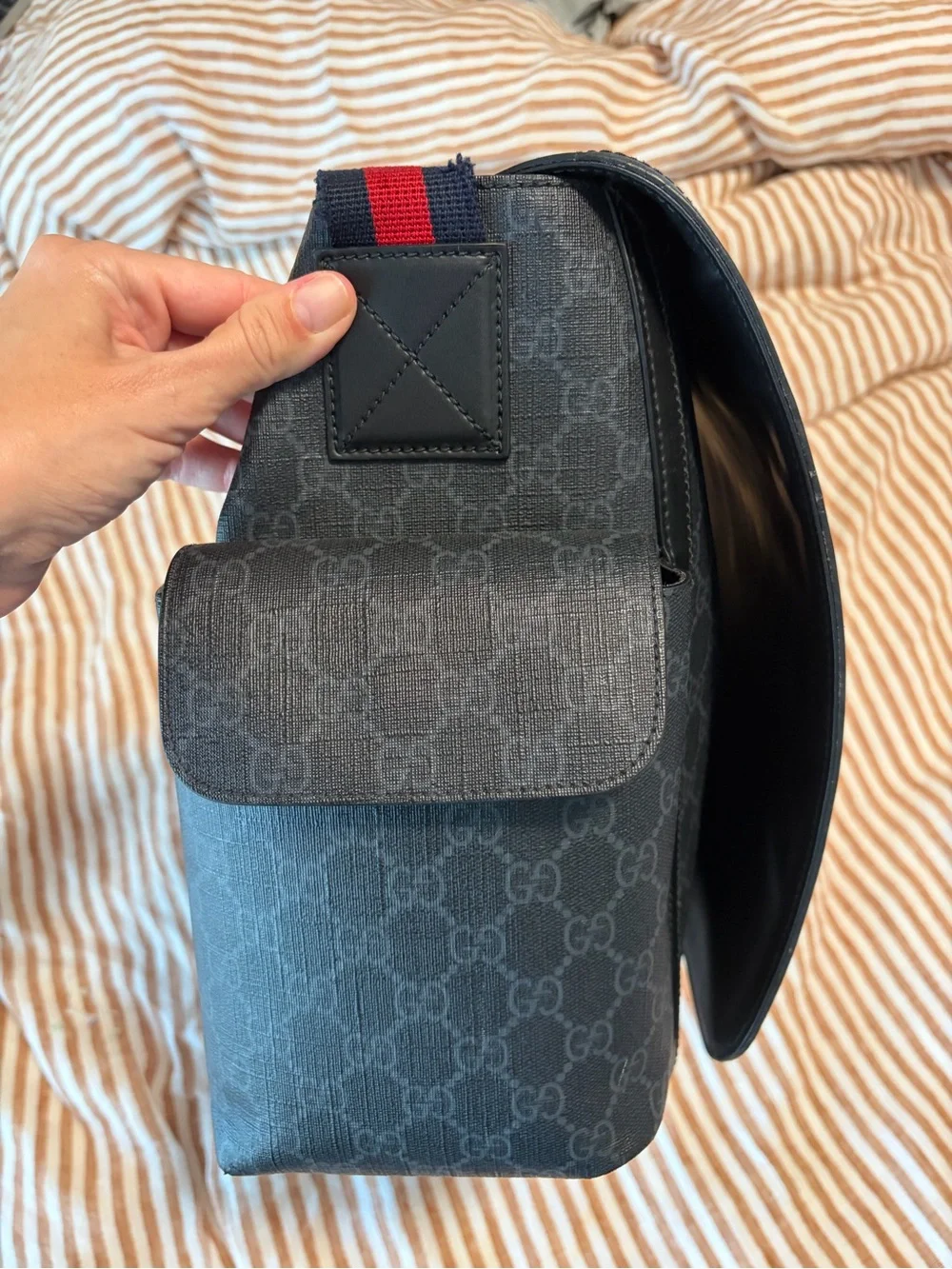 Gucci gg supreme