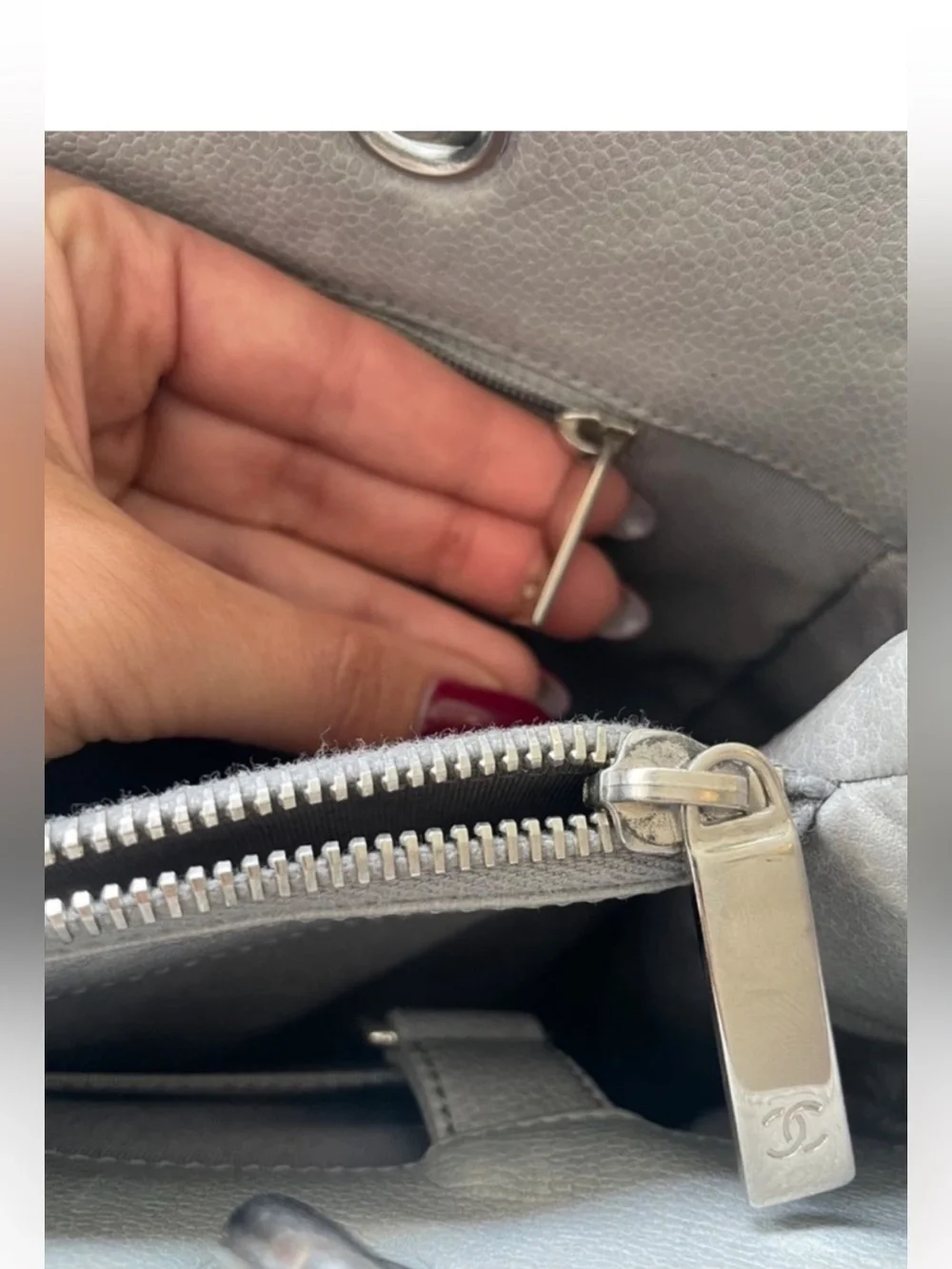 CHANEL 25 leather caviar