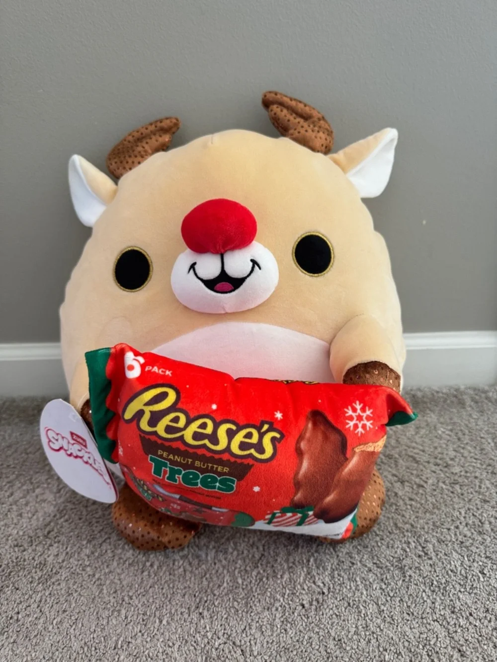 Zuru Snackles Rudi with Reese’s
