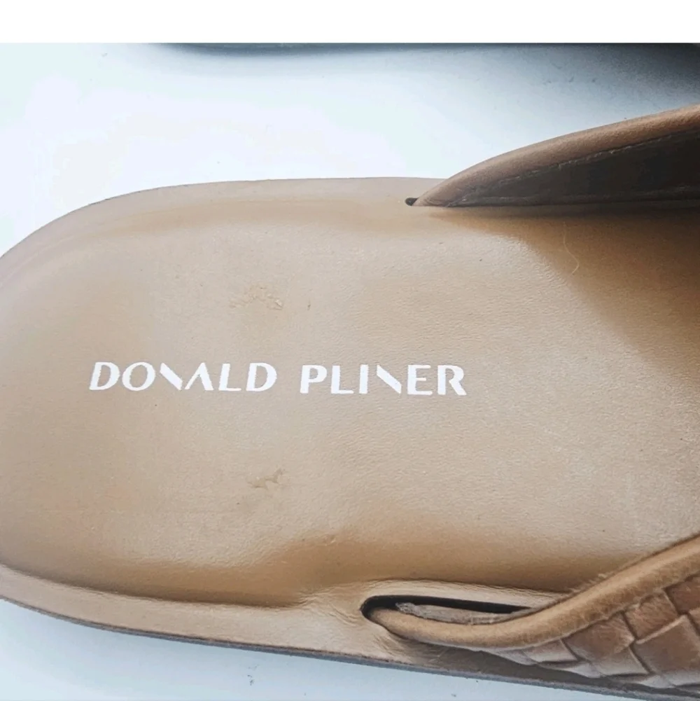 Donald J. Pliner new without