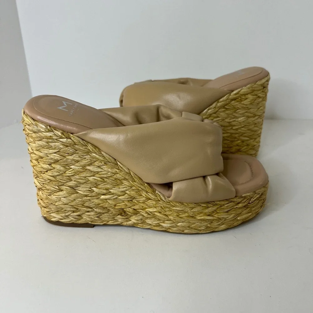 Marc Fisher knotted pattern