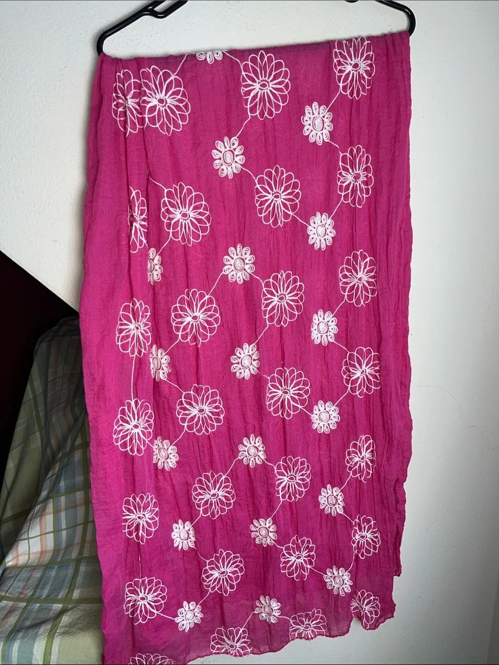 Embroidered Pink and White Oblong Scarf‎