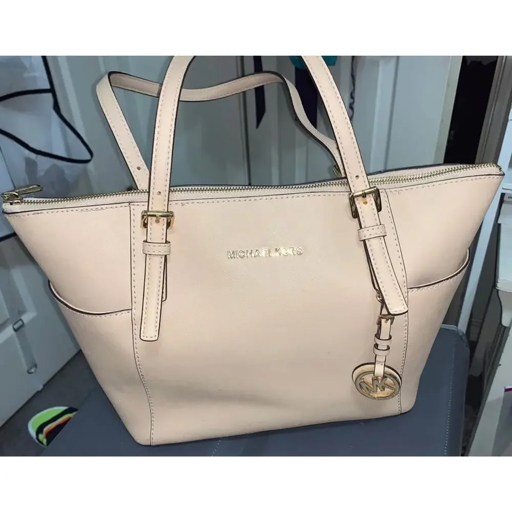 Michael Kors elegant saffiano