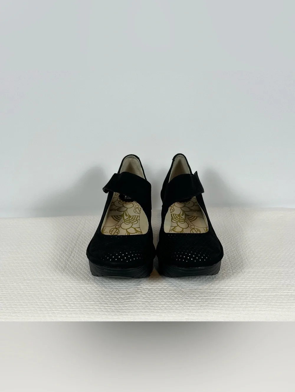 Fly London silhouette insole toe