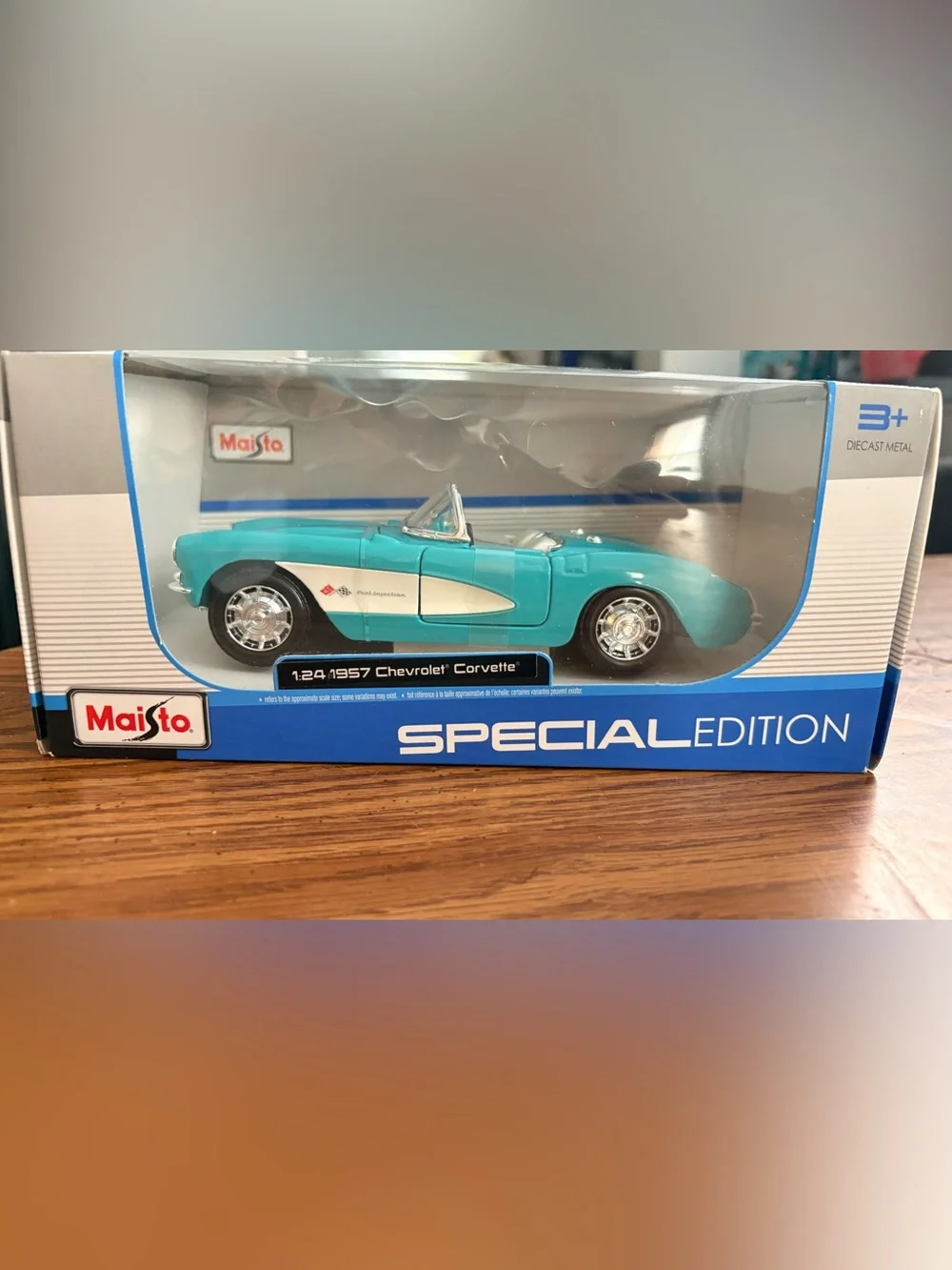 Maisto Special Edition 1957 Corvette Die-Cast Convertible - turquoise & White