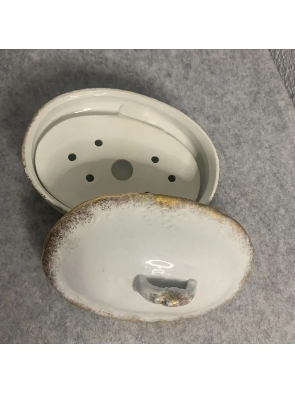 N/A vintage crack trinket