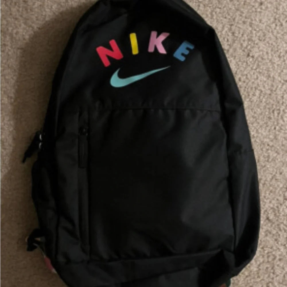 Nike sleek black