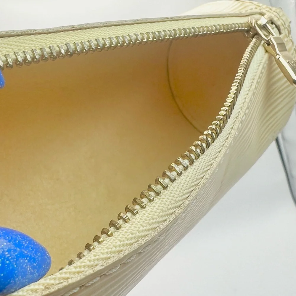 Louis Vuitton chic louis