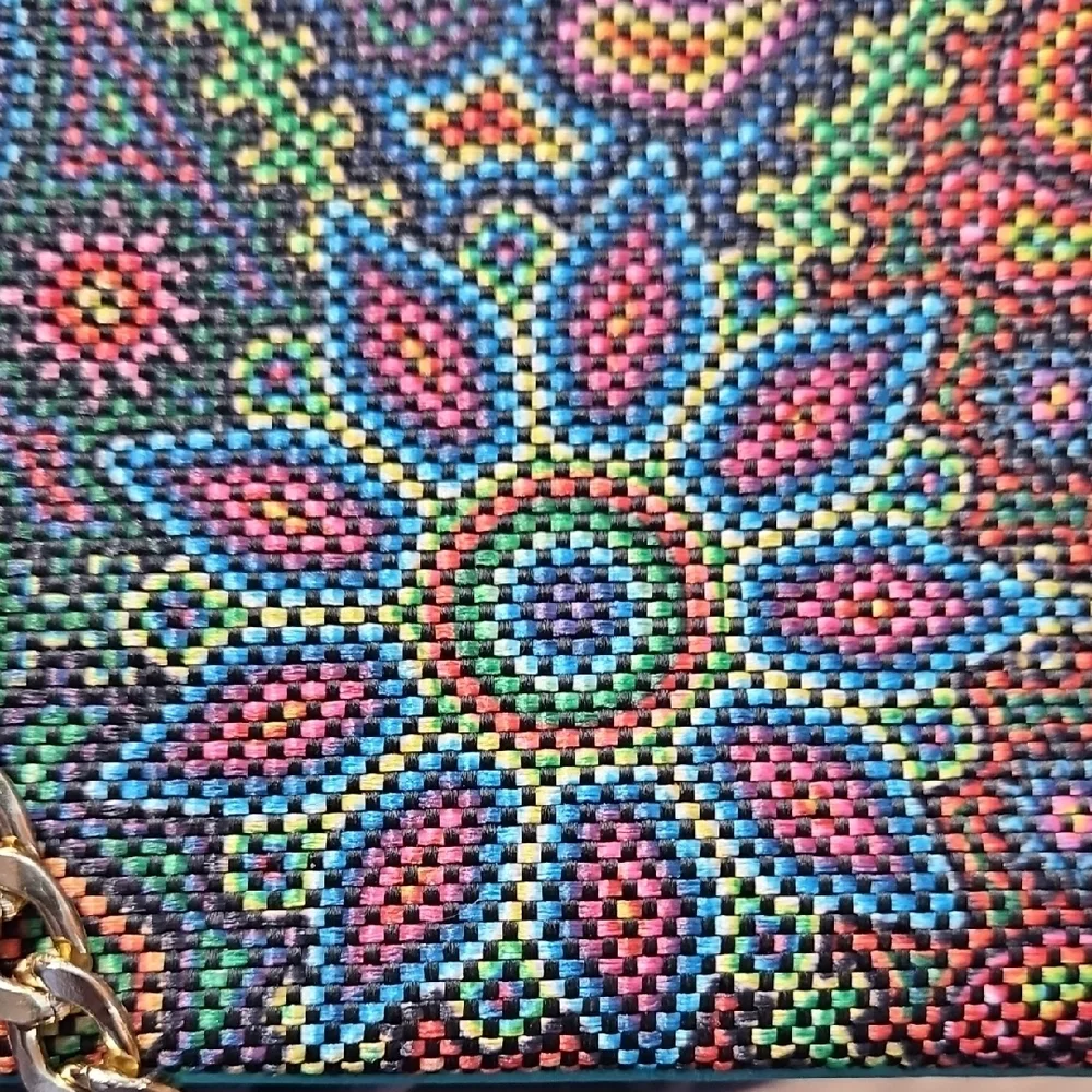 Ay Guey this vibrant