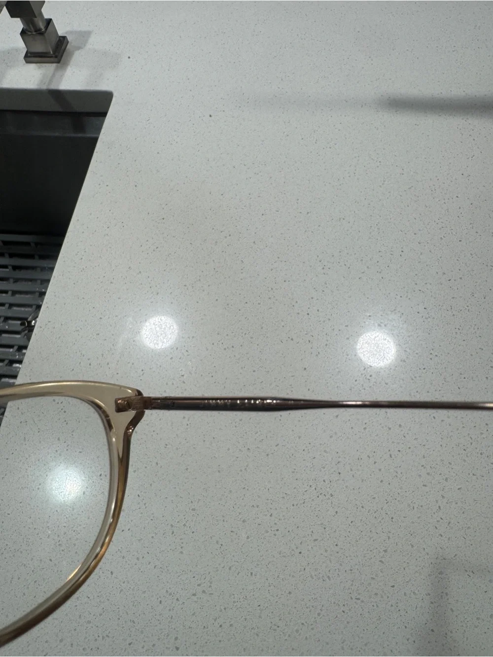 Jimmy Fairly clear beige