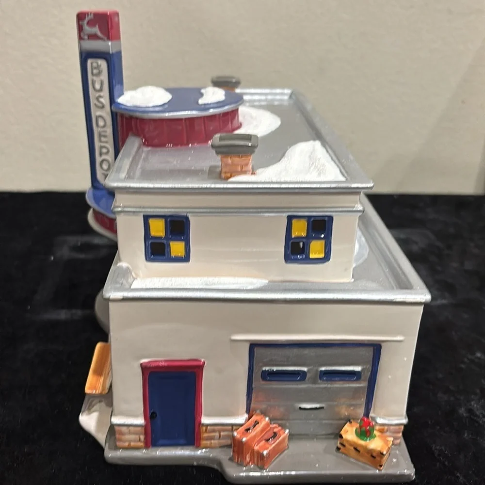 Department 56 charming ceramic