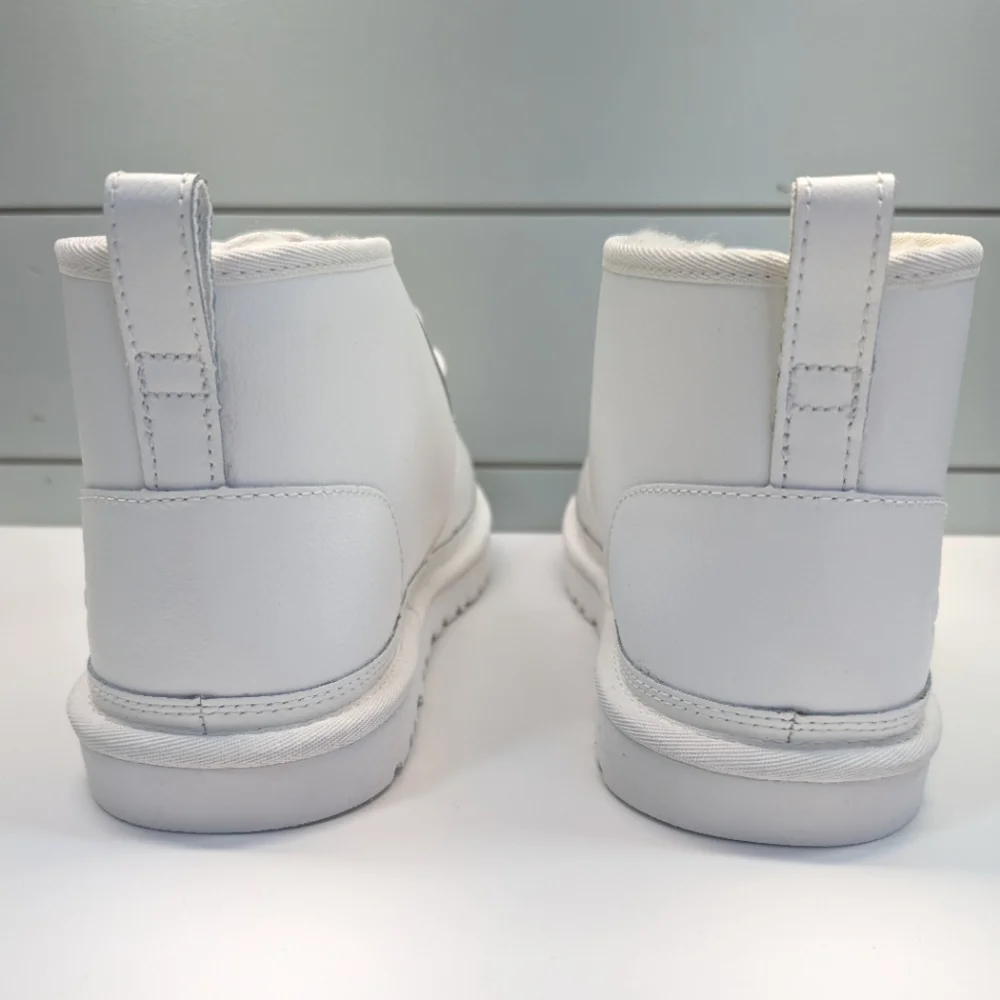 UGG neumel white