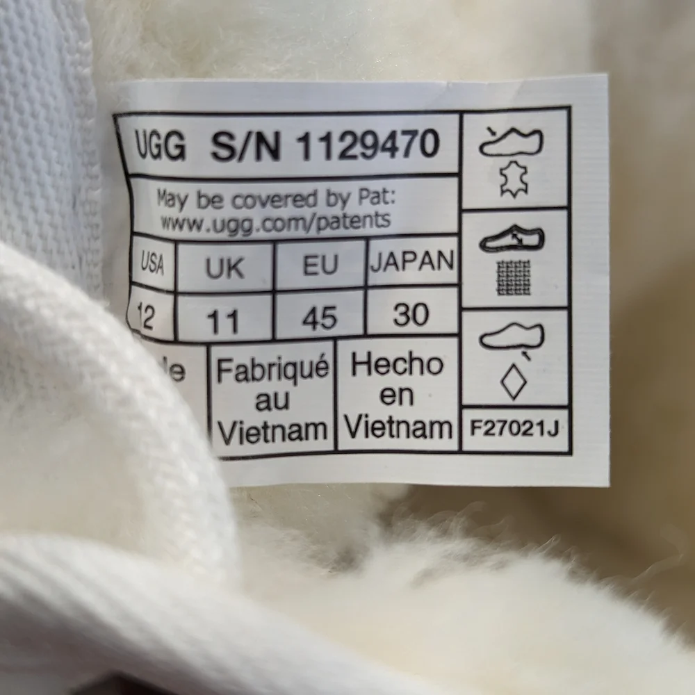 UGG neumel white