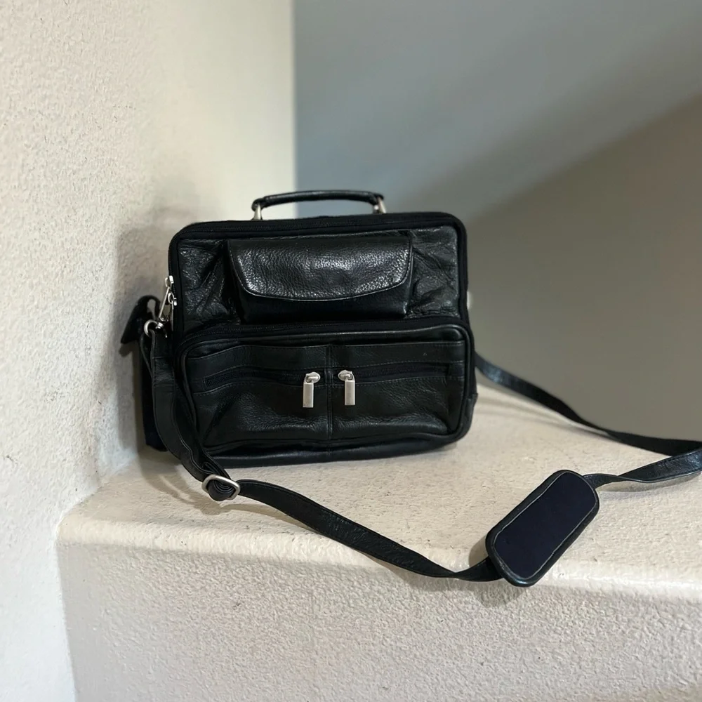 VNTG Wilson Black Leather Travel Messenger Bag Camera Bag Multiple Compartments