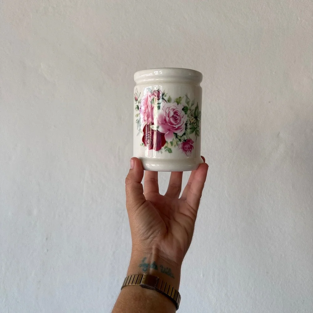 N/A white ceramic