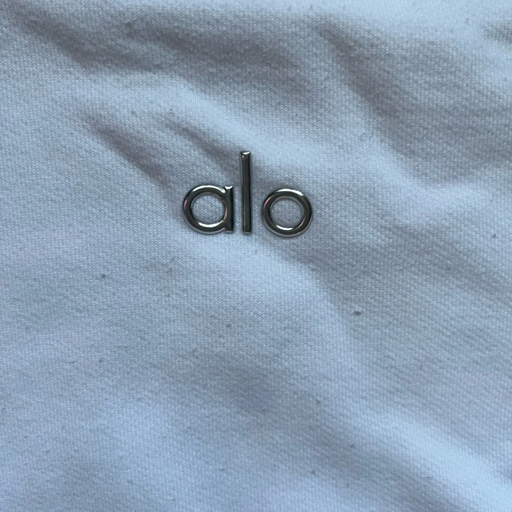 ALO Yoga reposhing this