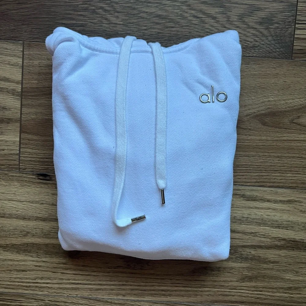 ALO Yoga reposhing this