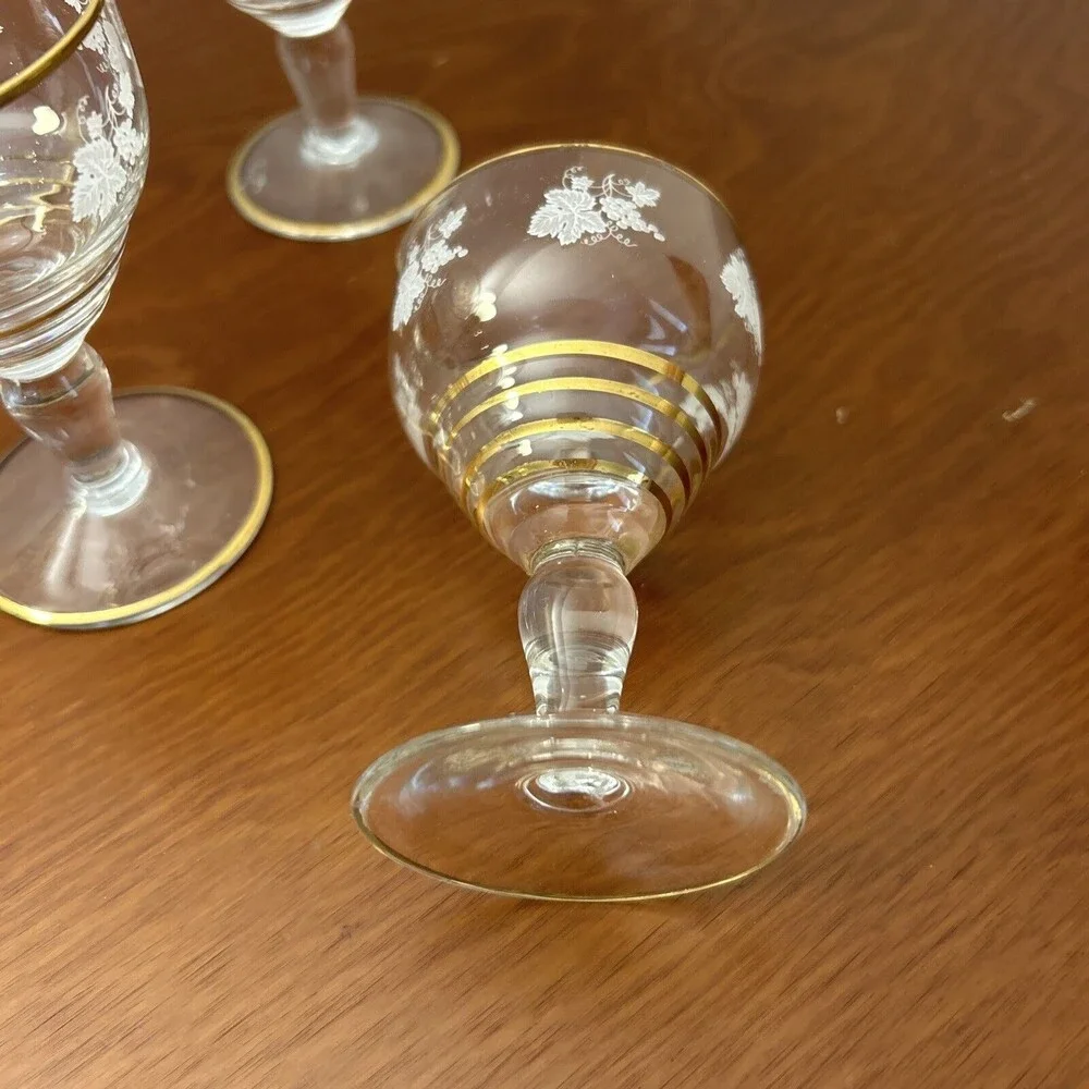 Unmarked small wine