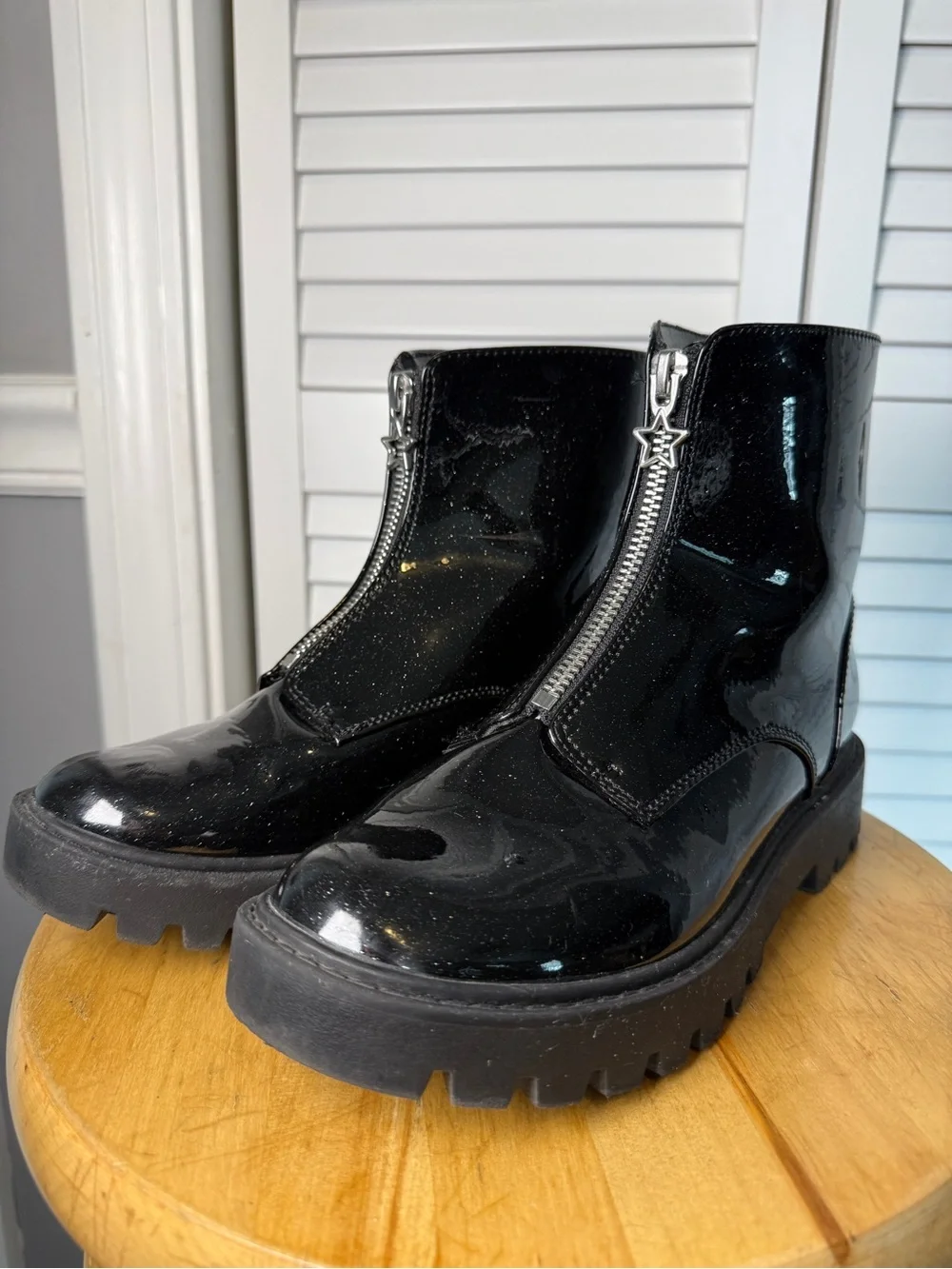 Girls Size 5 Black Patent Leather Boots Art Class Star Zipper Ankle Booties Used