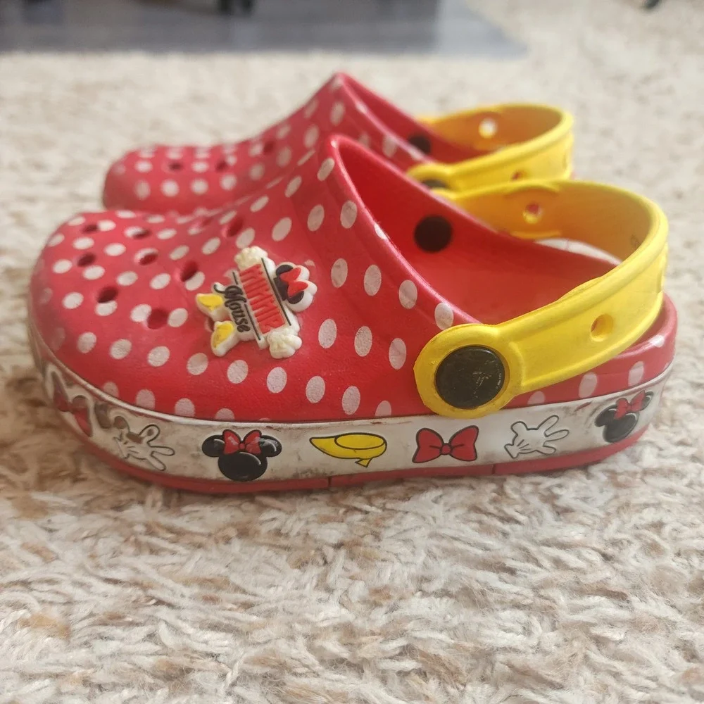 CROCS lightweight clogs