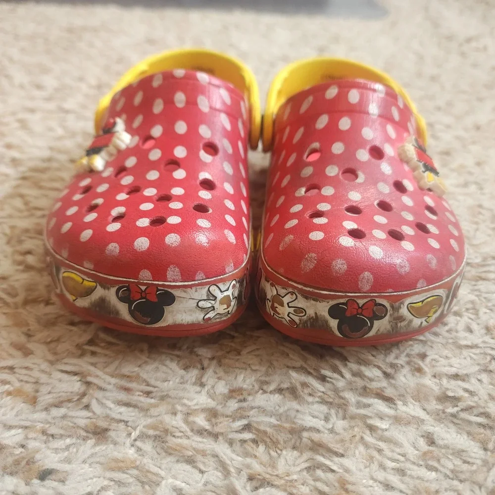 CROCS lightweight clogs