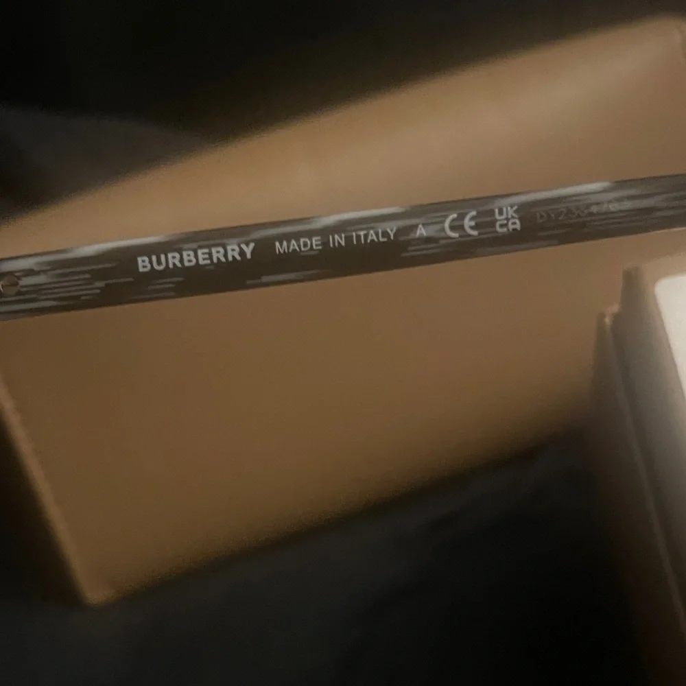 Burberry bold sunglasses