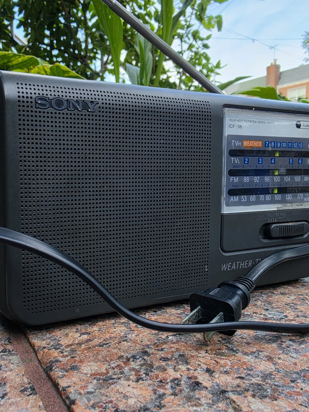 Sony icf 36