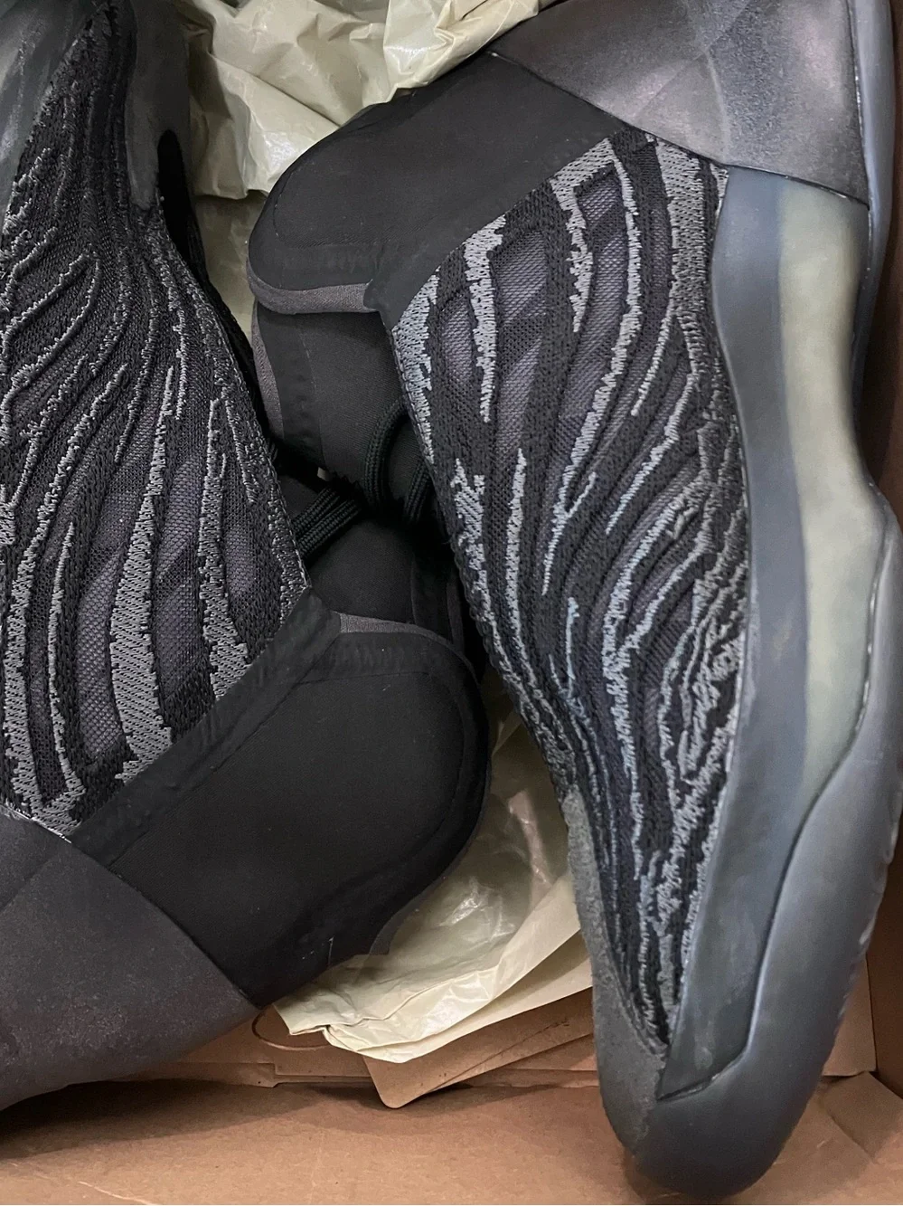 adidas yeezy qntm