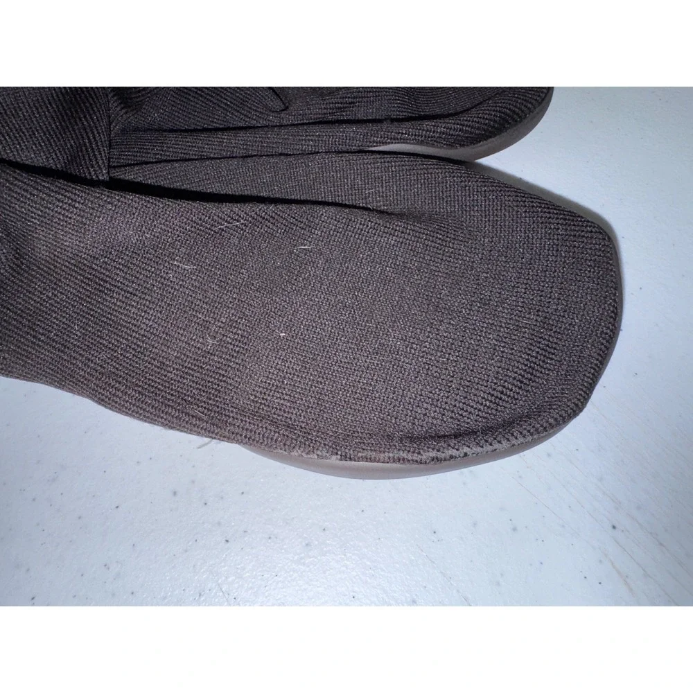 Yeezy pods feature
