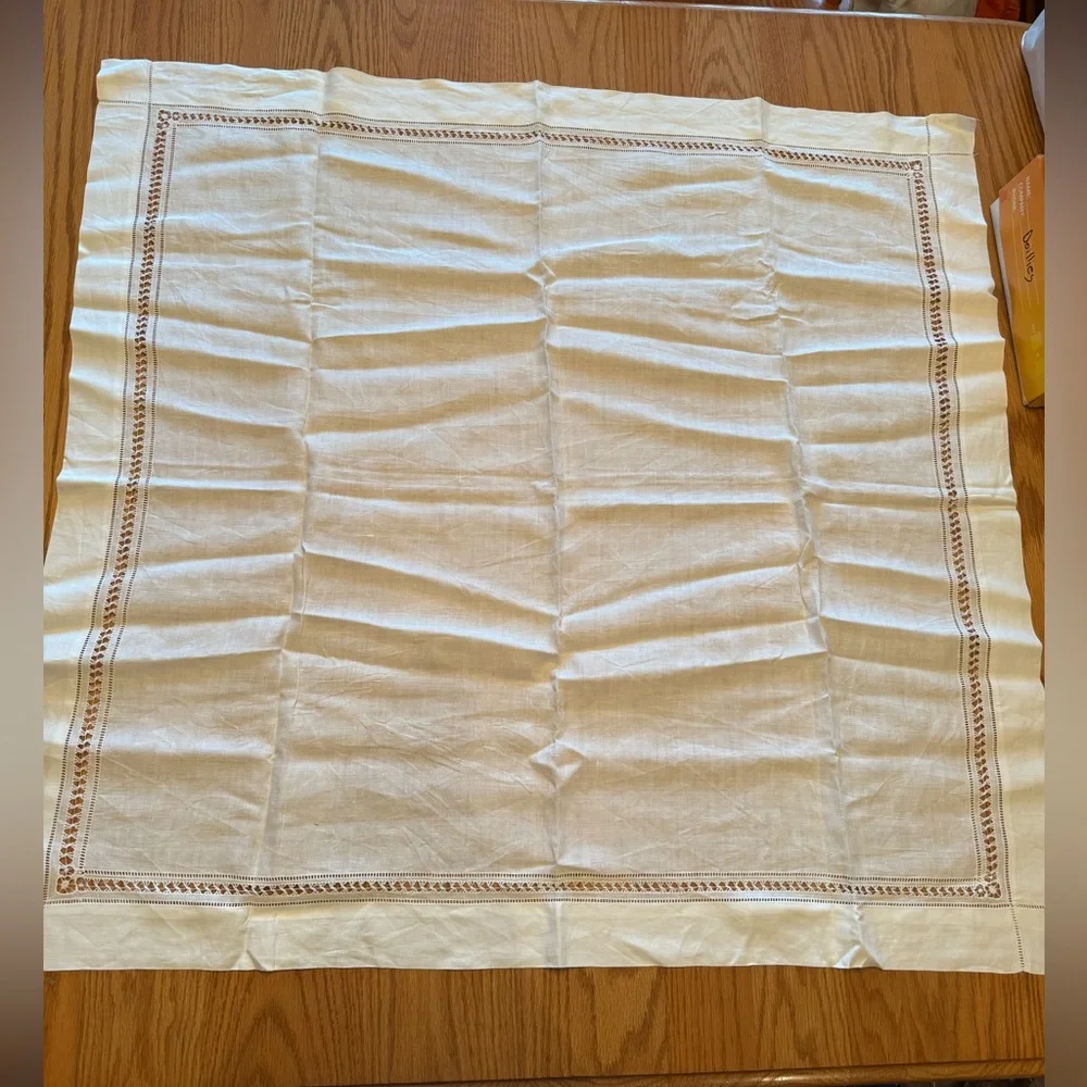 Elegant Vintage White Tablecloth with Details Around the Boarder